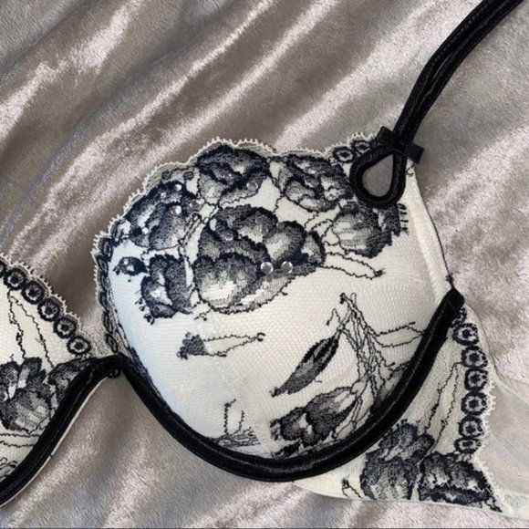 NEW Victoria’s Secret “Sexy Little Things” Bra:32C